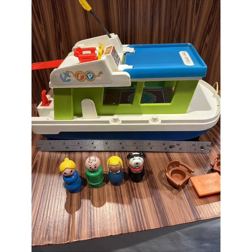 Vintage Fisher Price Little People Houseboat #985 Boat w/ Figures Dog Furniture